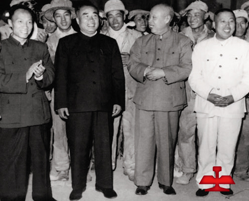 1959年毛澤東同志親切接見全國著名勞動(dòng)模范、鞍鋼老英雄孟泰