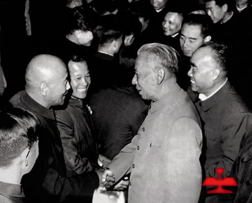 1959年毛澤東同志親切接見全國著名勞動(dòng)模范、鞍鋼老英雄孟泰