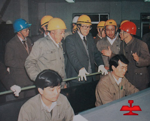 1959年毛澤東同志親切接見全國著名勞動(dòng)模范、鞍鋼老英雄孟泰