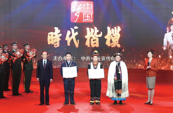 李超榮獲全國“時(shí)代楷模”稱號